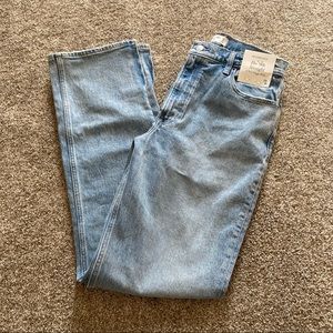 Abercrombie 90’s Straight Ultra High Rise